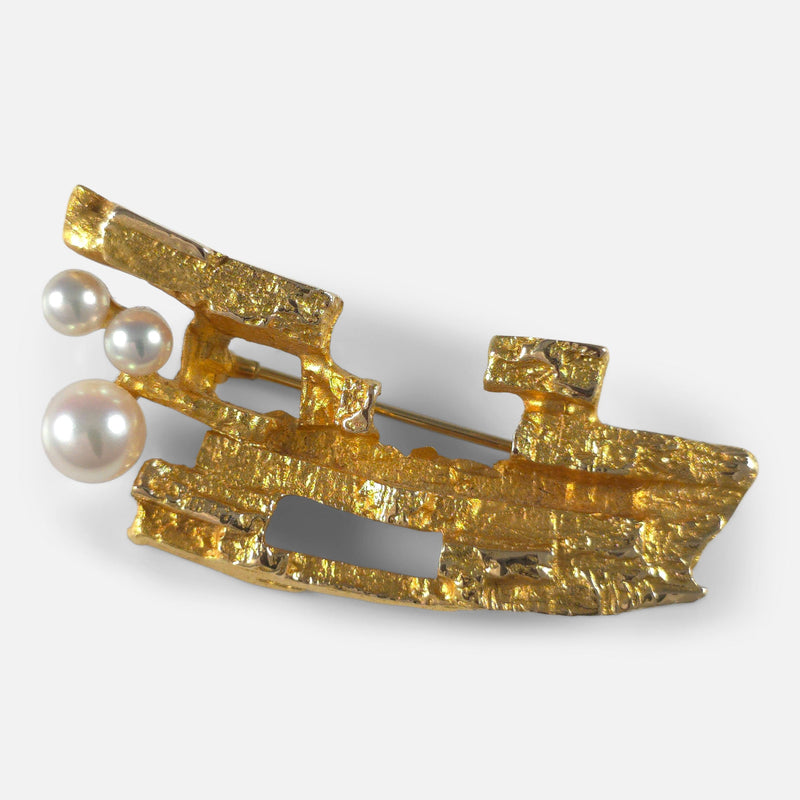 a birds eye view of the brooch