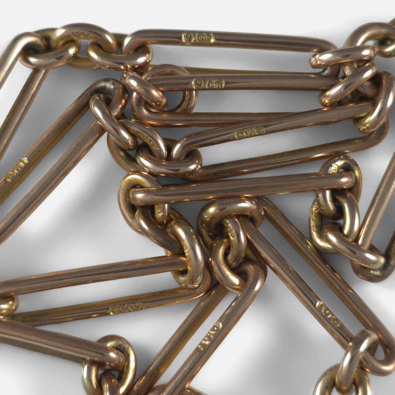 a number of chain links in focus