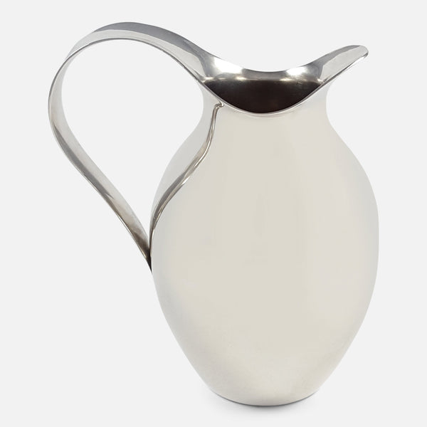 the jug side on with handle to the left side